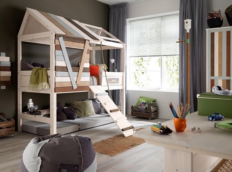 Boomhut _lifetime kidsrooms_stoer_hout_planken_kippenren_slk_theo Bot_zwaag_470.jpg